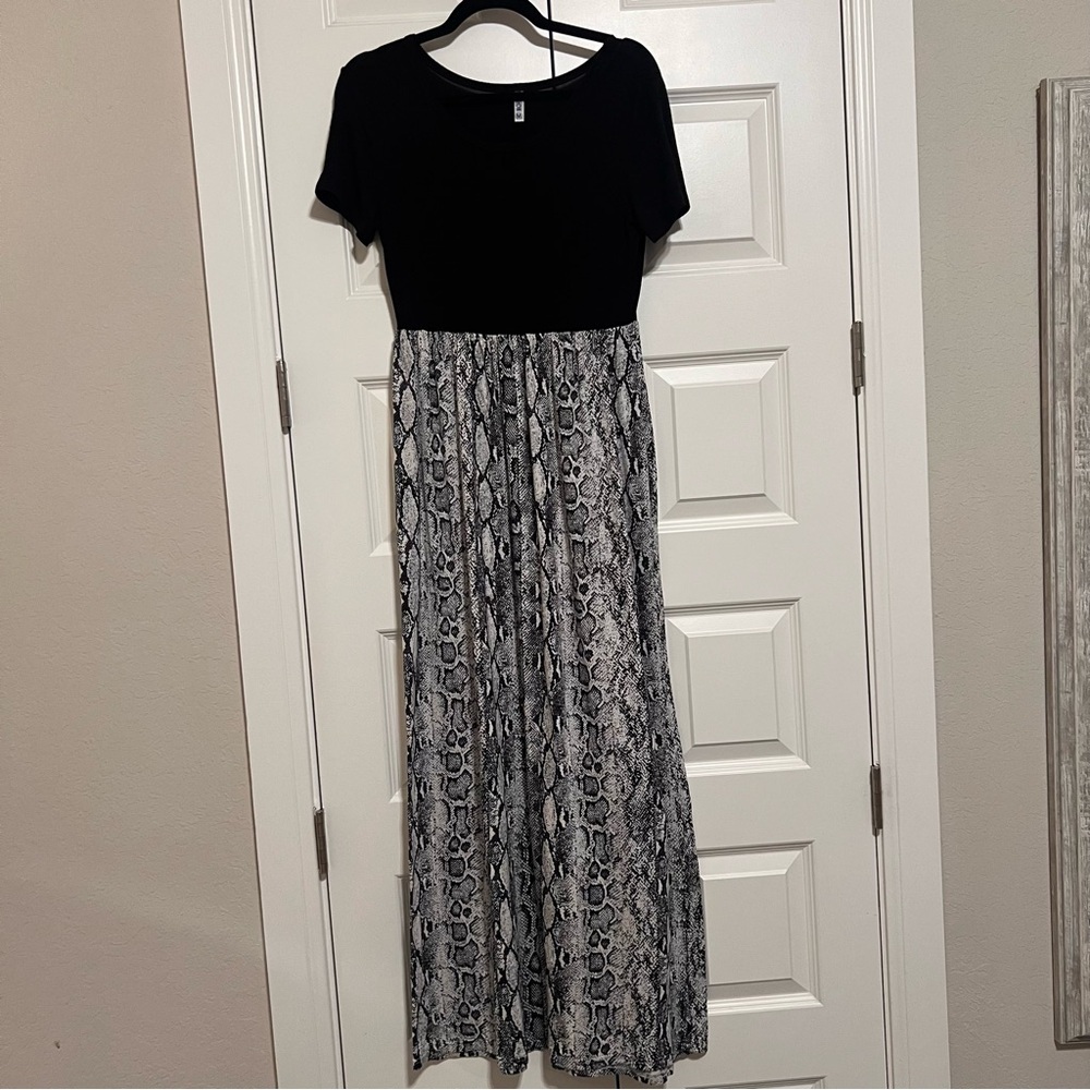 Chic Black and Gray Maxi Dress